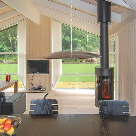 3 Bedroom Gorgeous Home In Glesborg Hébergement de vacances