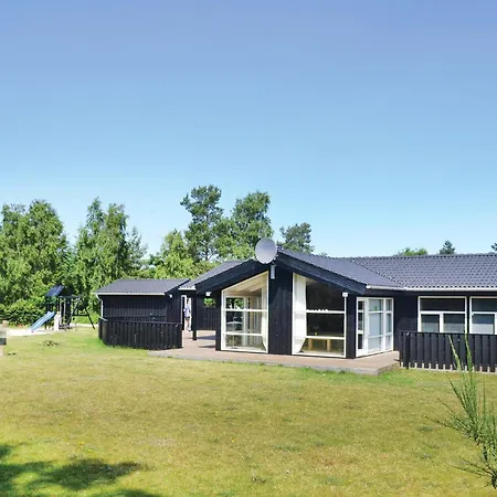 3 Bedroom Gorgeous Home In Glesborg Hébergement de vacances *