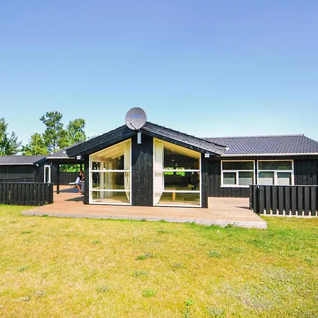3 Bedroom Gorgeous Home In Glesborg Hébergement de vacances Glesborg