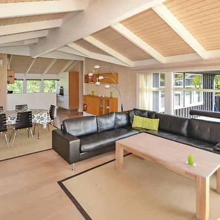 3 Bedroom Gorgeous Home In Glesborg Glesborg