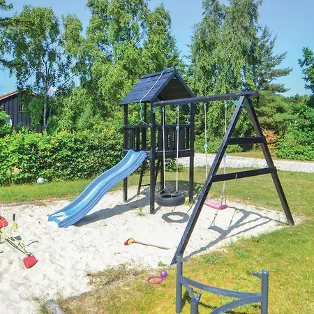 3 Bedroom Gorgeous Home In Glesborg Hébergement de vacances
